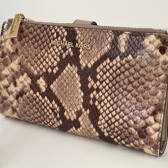 Michael Kors Jet Set Travel X-Large Snakeskin Print Leather Zip Clutch Wristlet - Picture 1 of 8